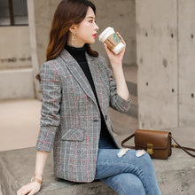 Load image into Gallery viewer, Lenshin England Style Plaid Coat with Pockets for Women, Single Button Jacket, Vintage Fashion Outwear, High Quality
