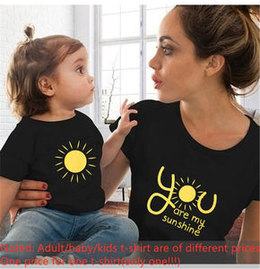 MAMA OF A PRINCESS DAUGHTER OF A QUEEN MAMA AND ME MATCHING CLOTHES FAMILY MATCHING TSHIRTS MOTHER AND DAUGHTER BLACK TSHIRT